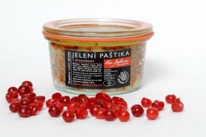 Jelení paštika s brusinkami